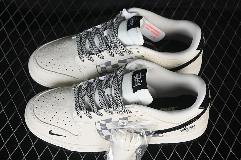 All categories Nk SB Dunk Series Nk SB Dunk Low High-end customized low-top sneakers Nike SB Dunk Low Stusi co-branded white and black double hook heart High-end customized low-top casual skate shoes TX1688-021